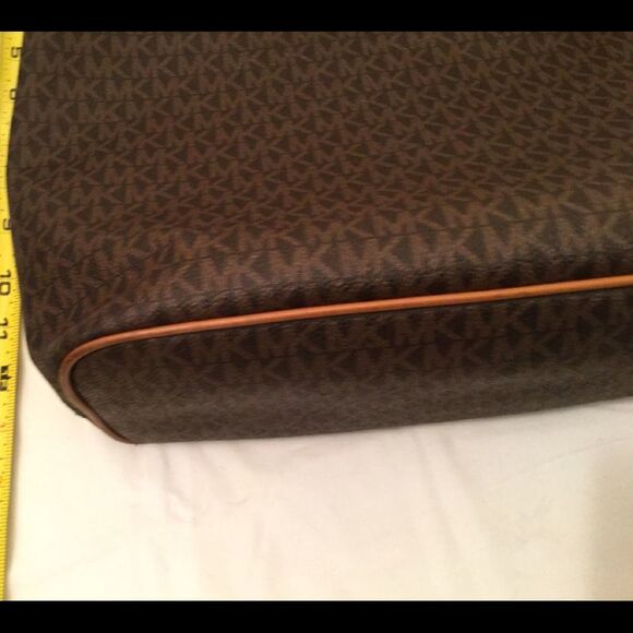 MICHAEL KORS LARGE ZIPPER TOTE MK LOGO SIGNATURE RAVEN - Picture 16 of 16